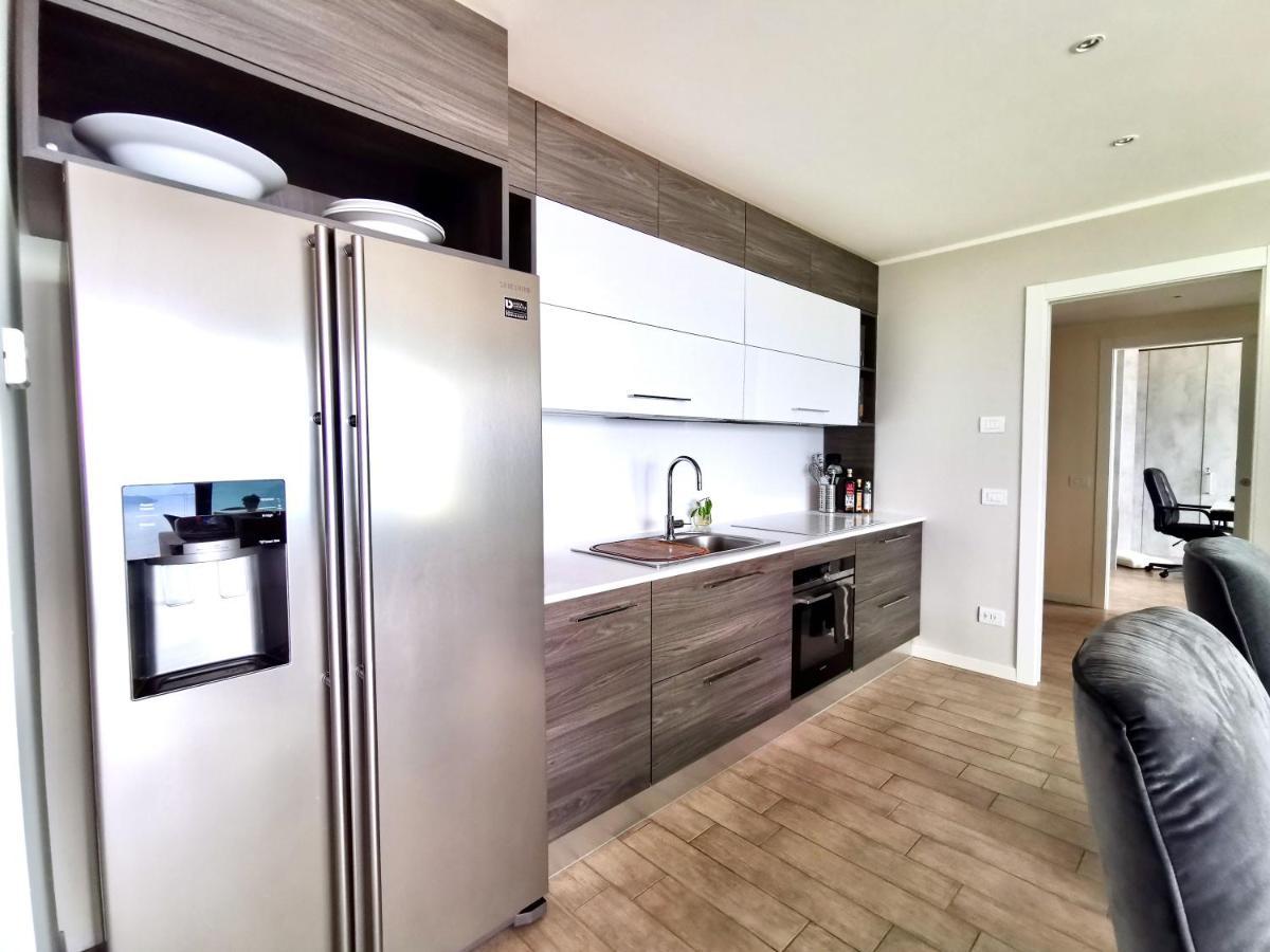 The View!!! By Design Studio Perledo Bagian luar foto
