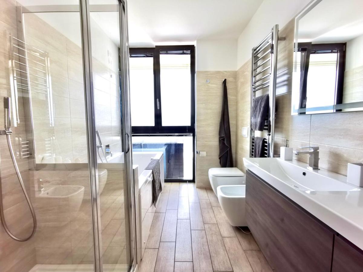 The View!!! By Design Studio Perledo Bagian luar foto