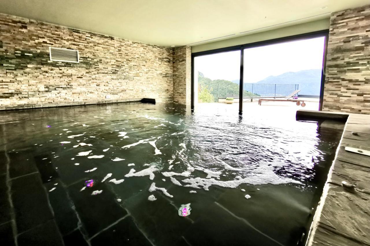 The View!!! By Design Studio Perledo Bagian luar foto