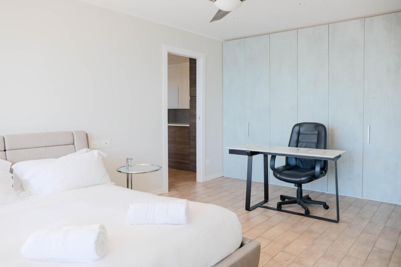 The View!!! By Design Studio Perledo Bagian luar foto